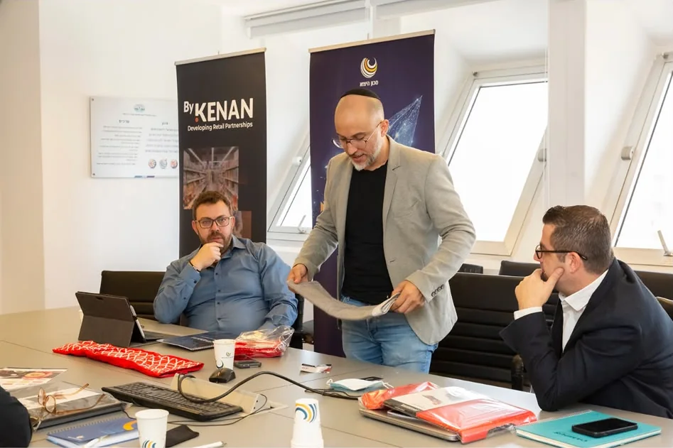 A participant presenting a product sample during a working meeting